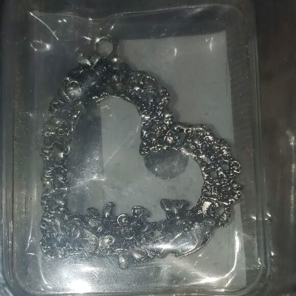 1 surprise 🫢 Charm 🎁 - Picture 8 of 11